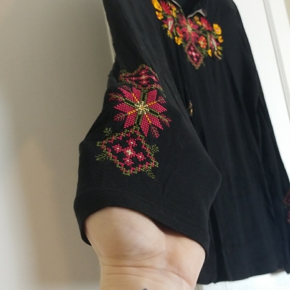 Very cute Ukrainian long sleeve tee. - Picture 3 of 4